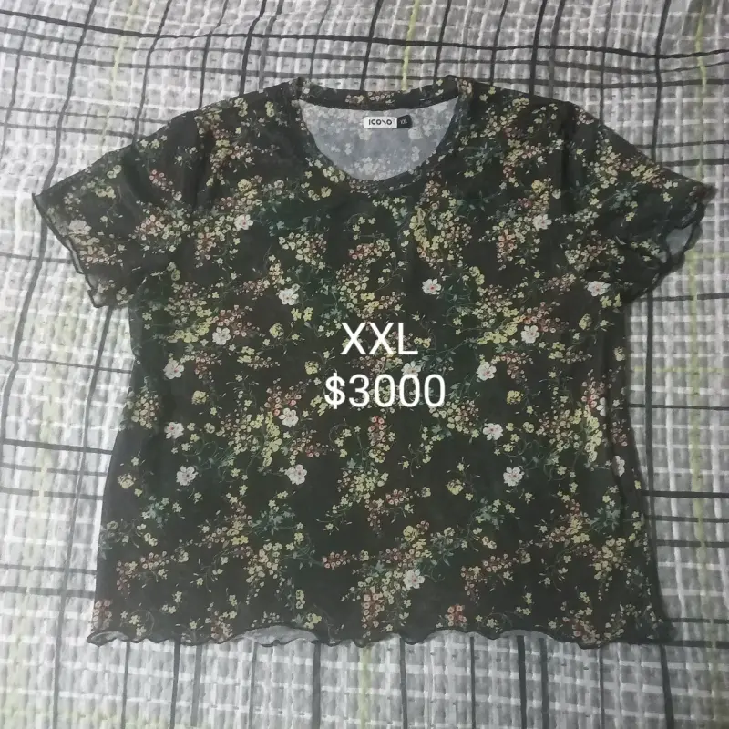 Polera floral de encaje Icono talla XXL