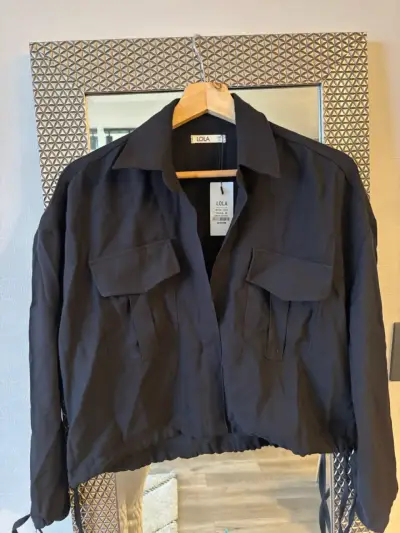 Camisa negra corta marca Lola - miniatura 3