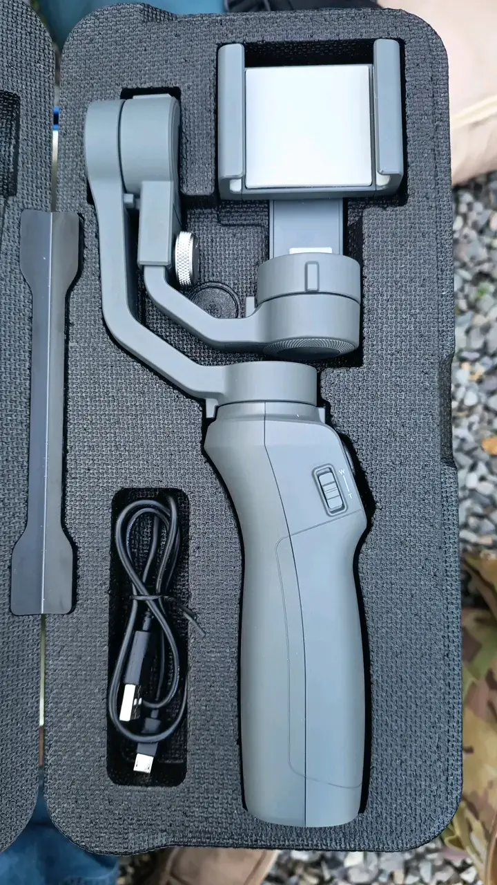 Estabilizador DJI Osmo Mobile 2 con estuche - 2
