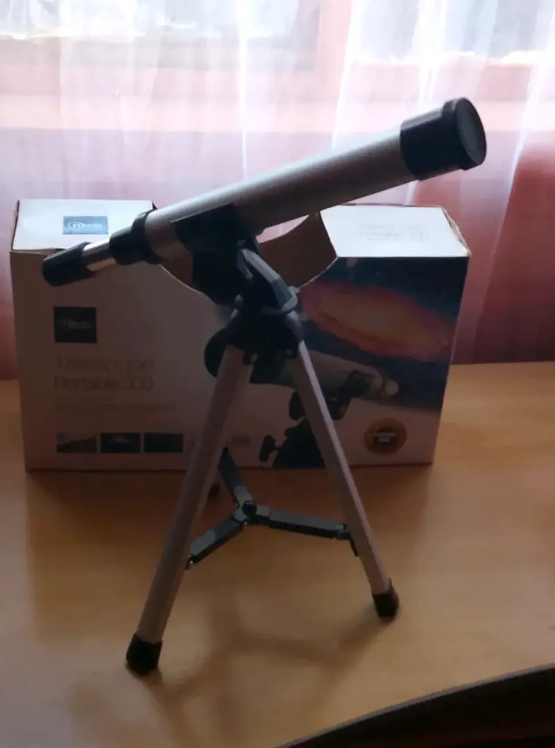 Telescopio portátil Meade 300 con trípode