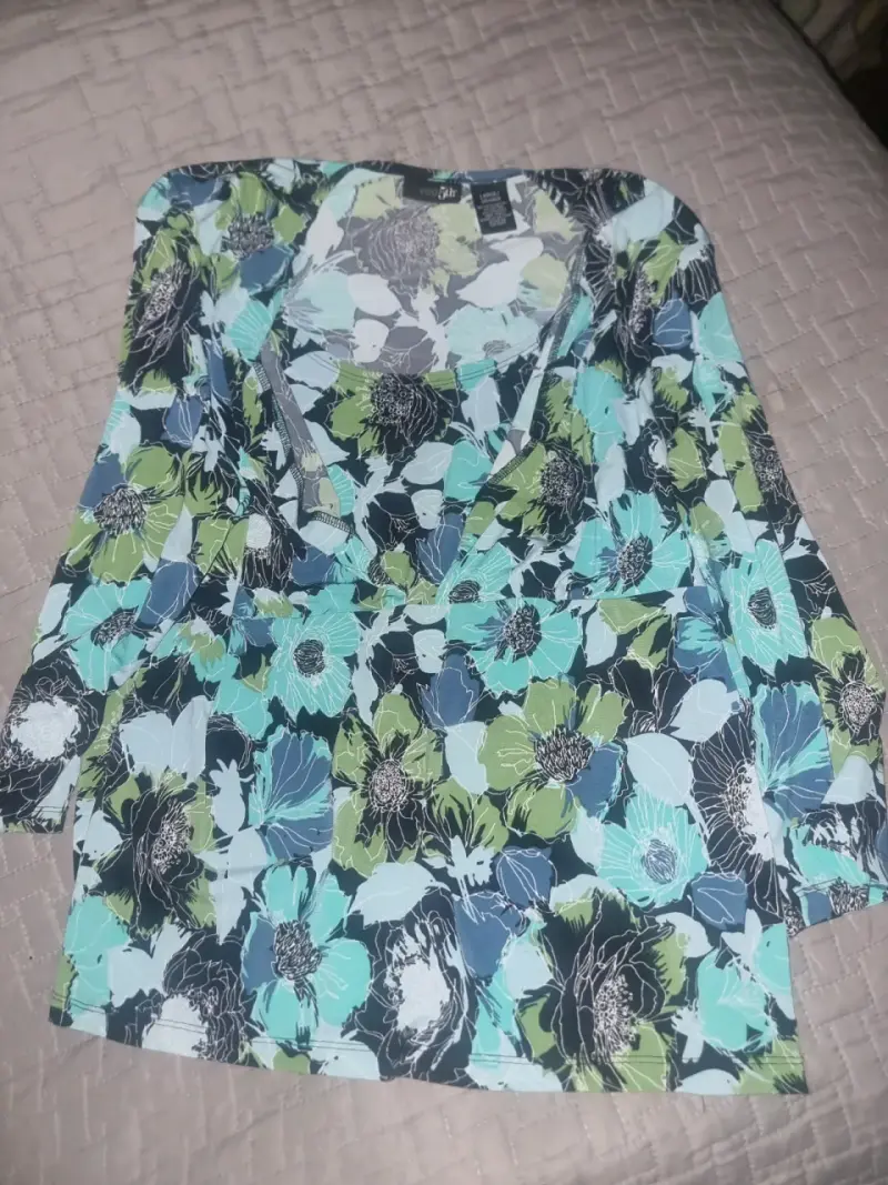 Blusa floral de manga larga para mujer