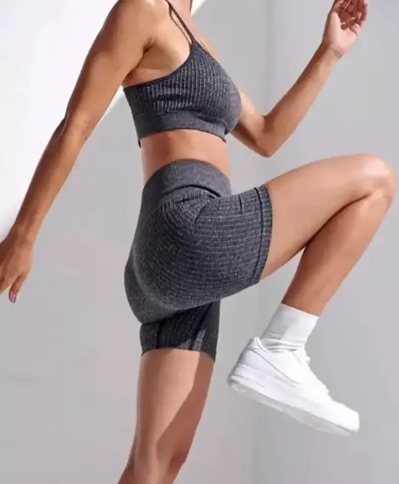 Conjunto deportivo gris Hold fit - 4
