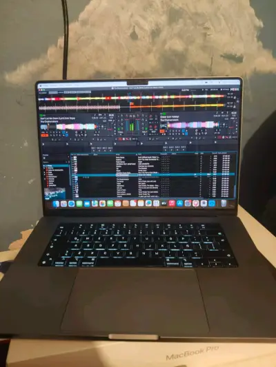 MacBook Pro M2 Pro 16 pulgadas - miniatura 2