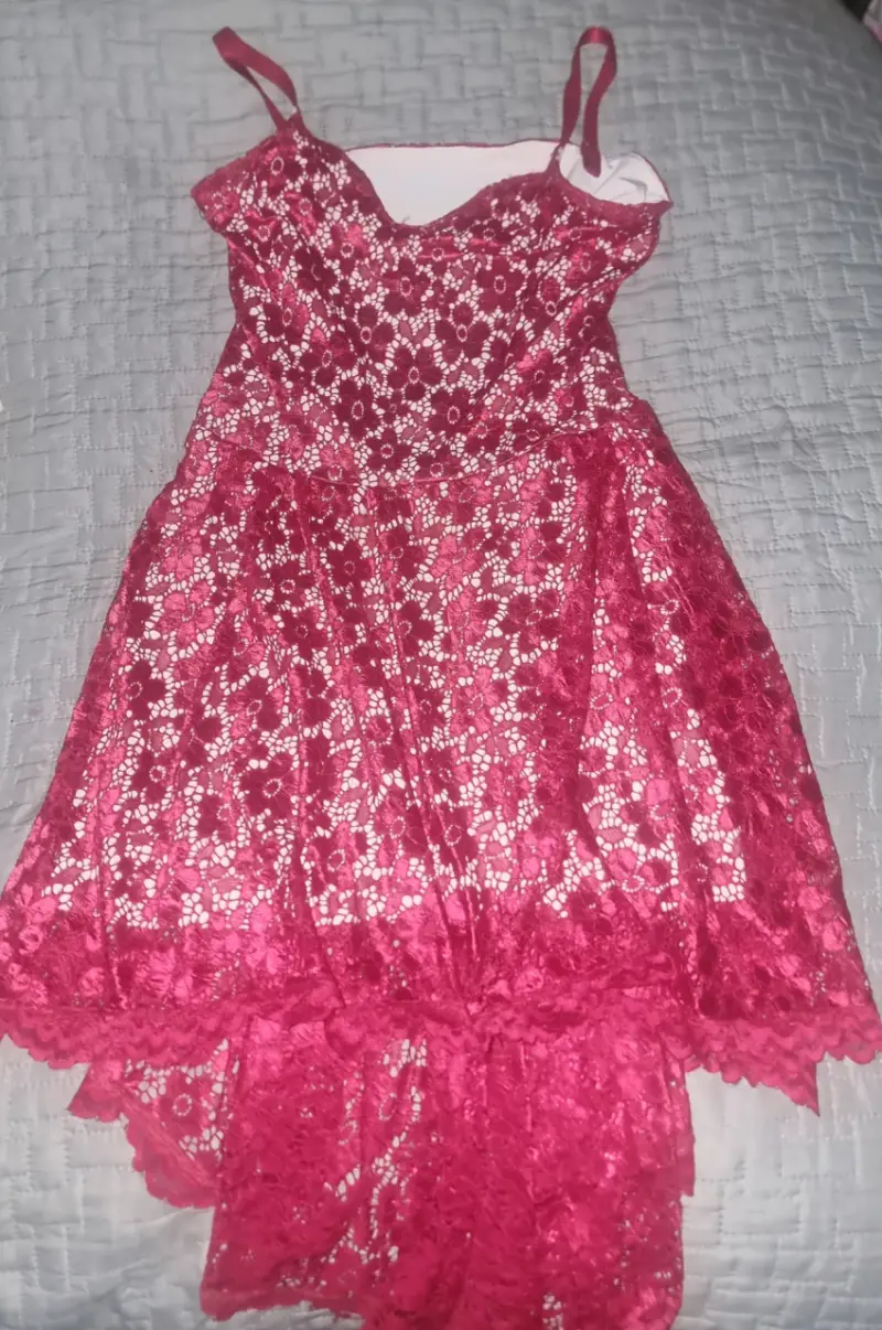 Vestido de encaje rojo elegante