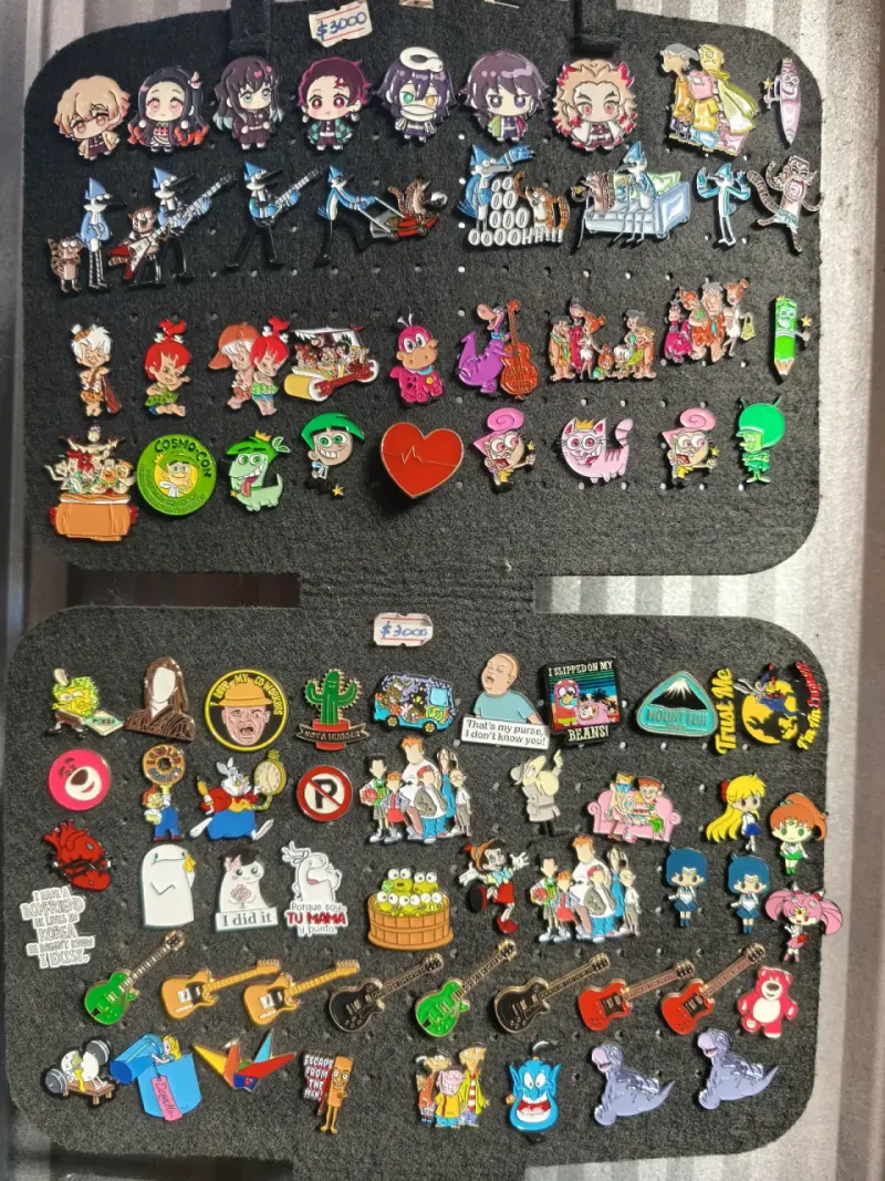 Colección de pines de personajes animados - 1