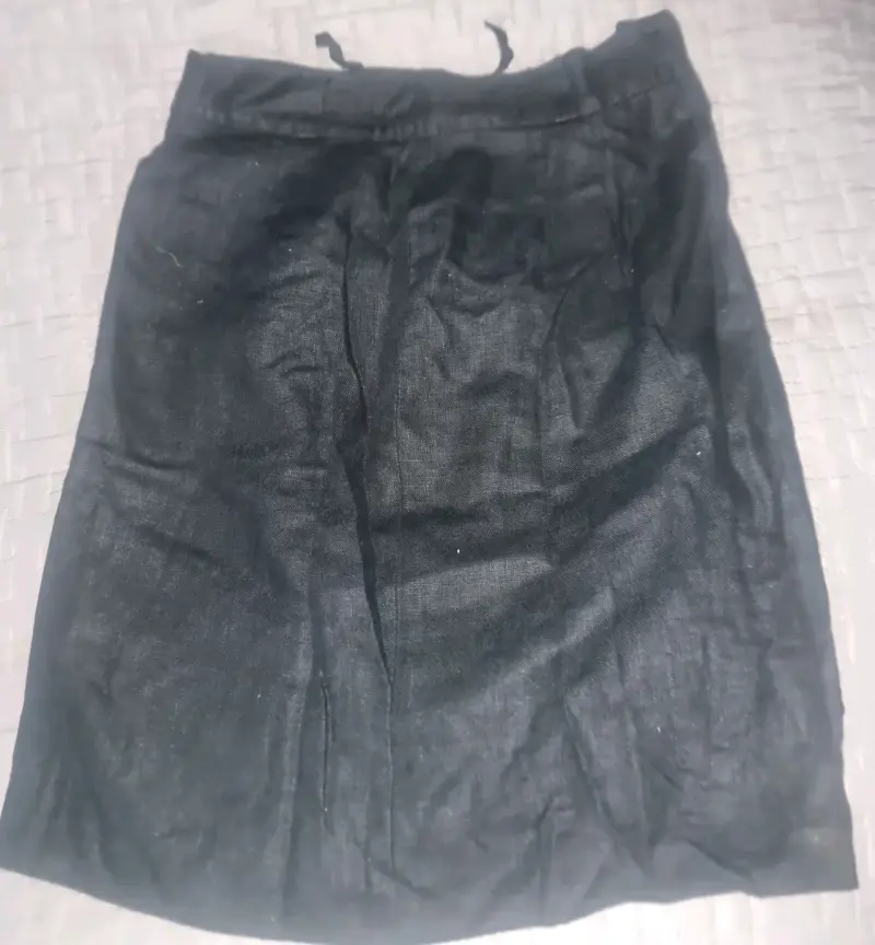Falda negra de mezclilla para mujer
