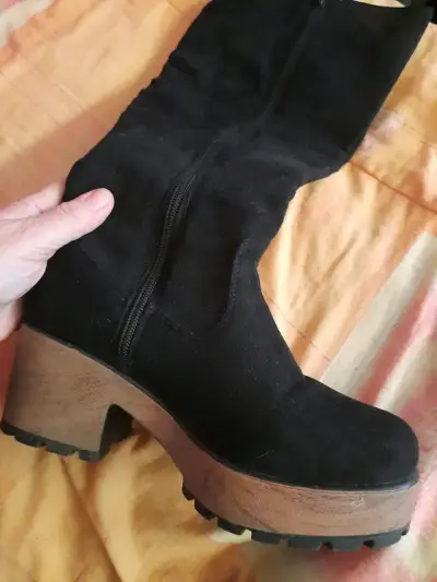 Botas negras con taco grueso - miniatura 3