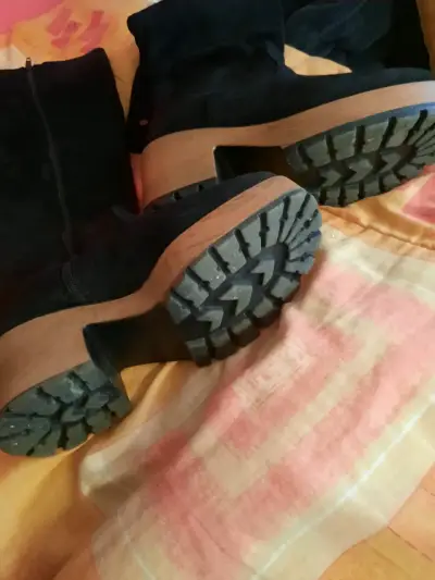 Botas negras con taco grueso - miniatura 4