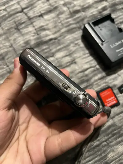 Cámara Panasonic Lumix 12MP con accesorios - miniatura 3