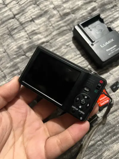 Cámara Panasonic Lumix 12MP con accesorios - miniatura 4