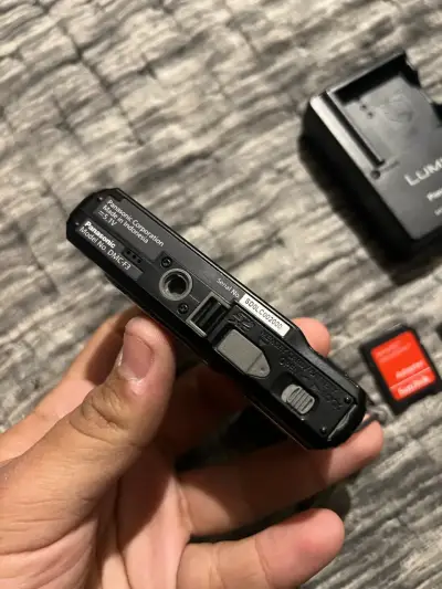 Cámara Panasonic Lumix 12MP con accesorios - miniatura 5
