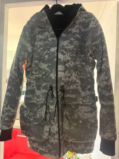 Parka camuflada con capucha para mujer - miniatura 1