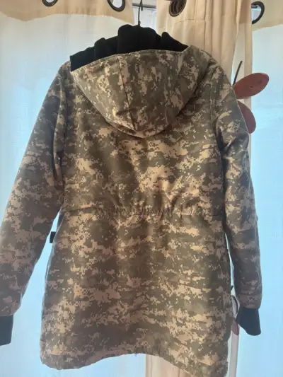 Parka camuflada con capucha para mujer - miniatura 4