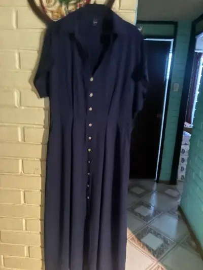 Vestido azul con botones frontales - miniatura 1