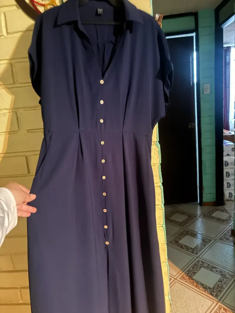 Vestido azul con botones frontales - 2