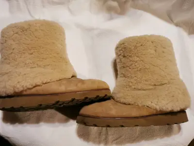 Botas de invierno forradas de lana beige - miniatura 1