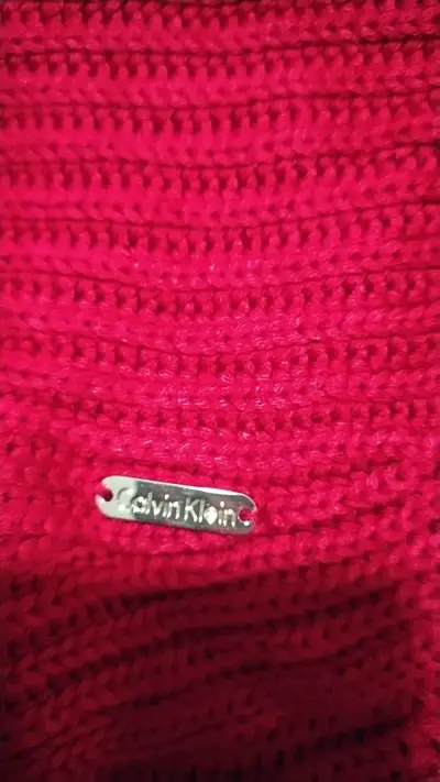 Suéter rojo de cuello alto para mujer - miniatura 3