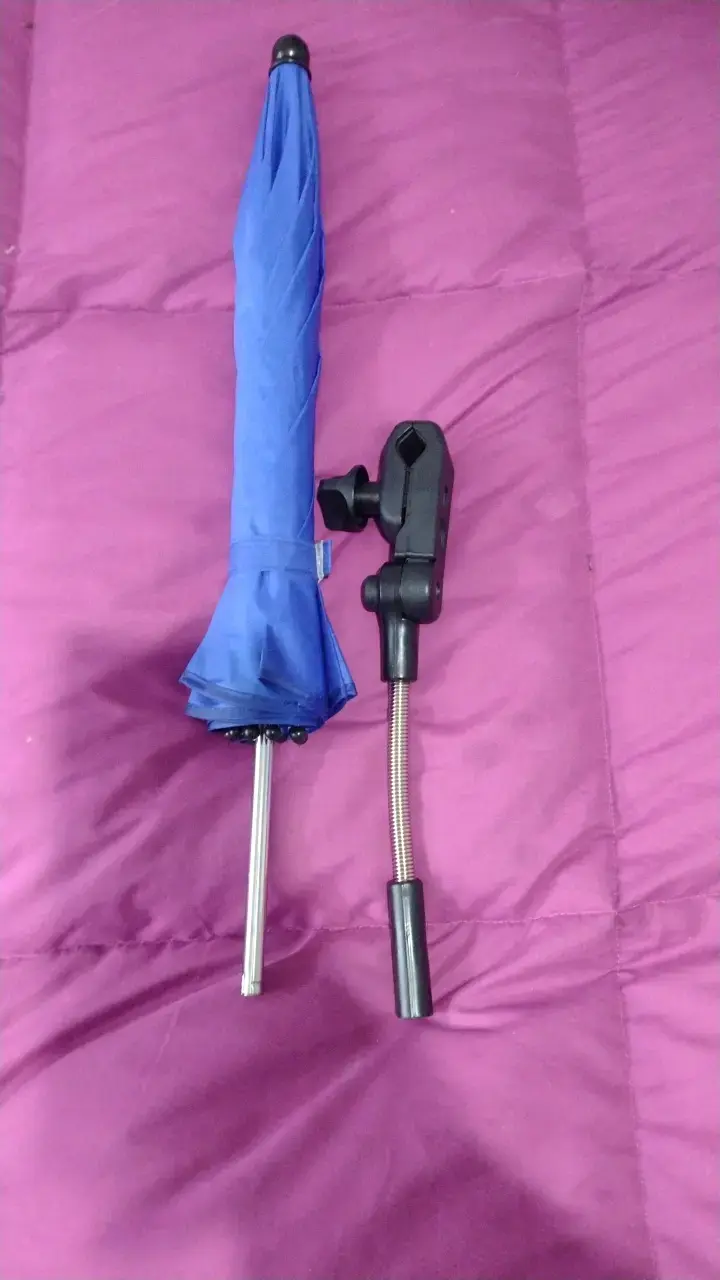 Sombrilla azul para coche de bebé con soporte
