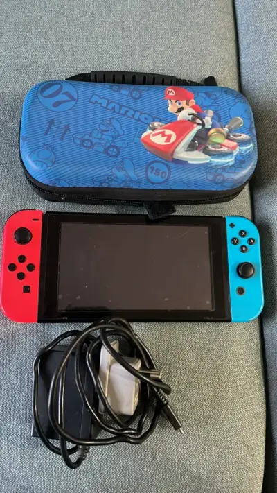 Consola Nintendo Switch con Joy-Con rojo y azul - miniatura 3