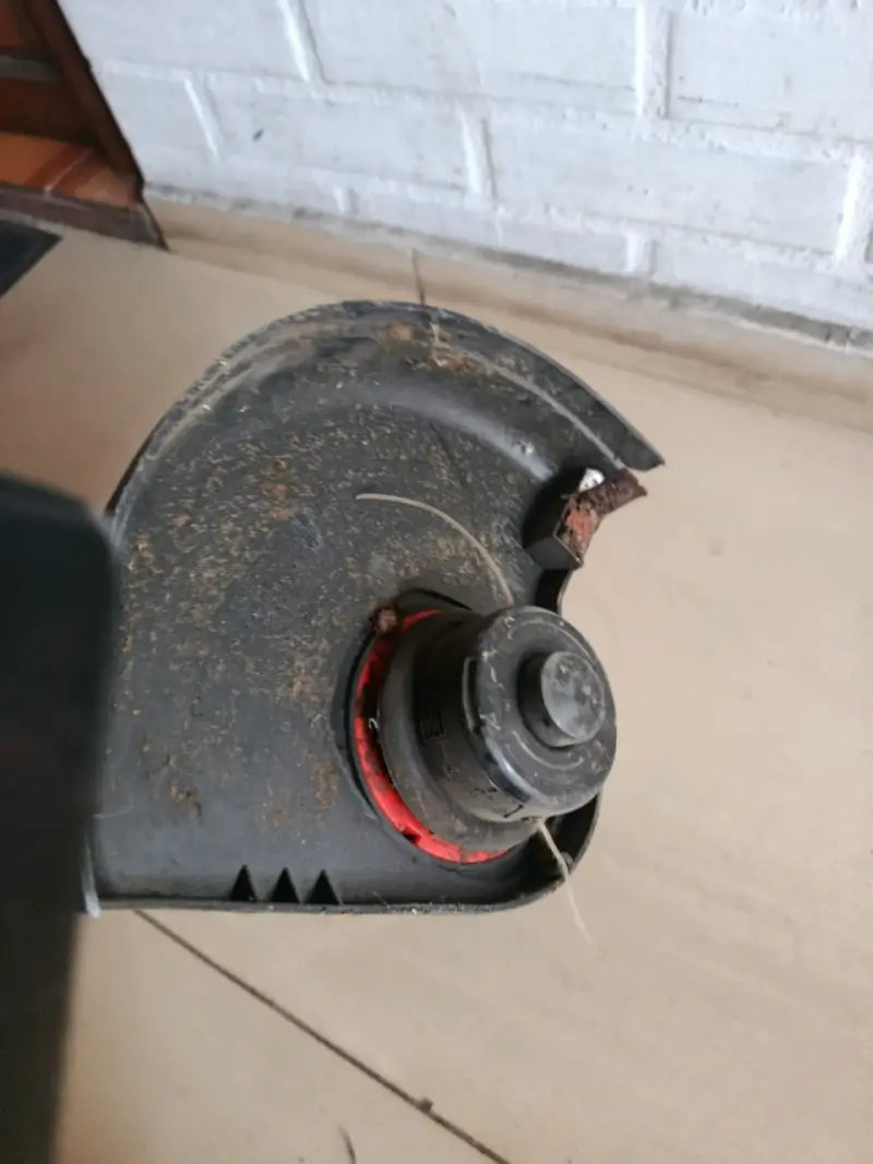 Cortadora de césped Black & Decker roja - 2