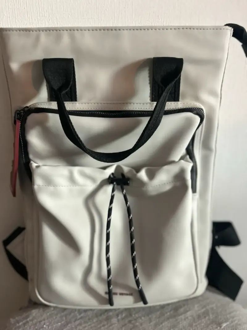 Mochila impermeable blanca para computador - 1