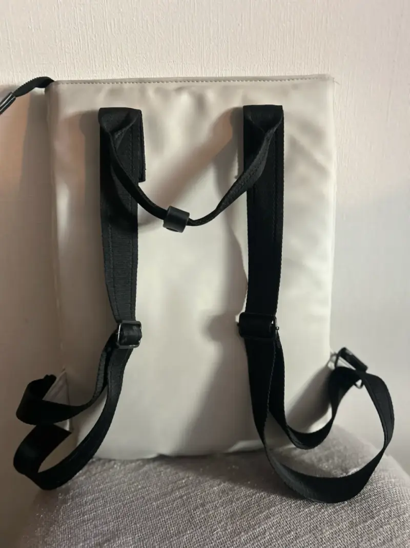 Mochila impermeable blanca para computador - 3