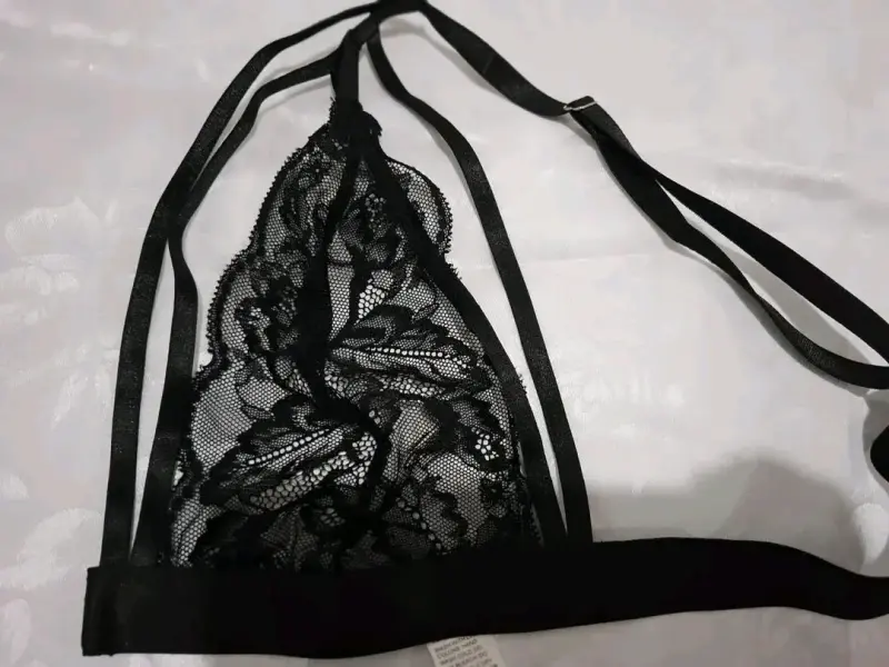 Sostén de encaje negro con tirantes - 2