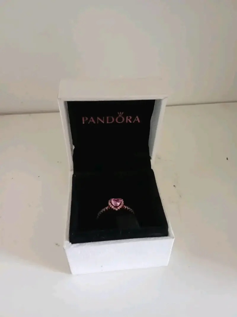 Anillo Pandora con piedra rosa en caja - 1