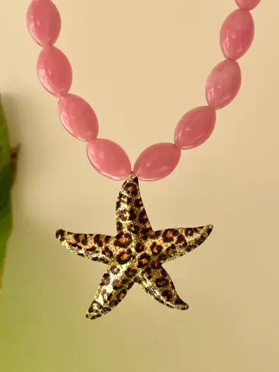 Collar con colgante de estrella de mar leopardo - miniatura 1
