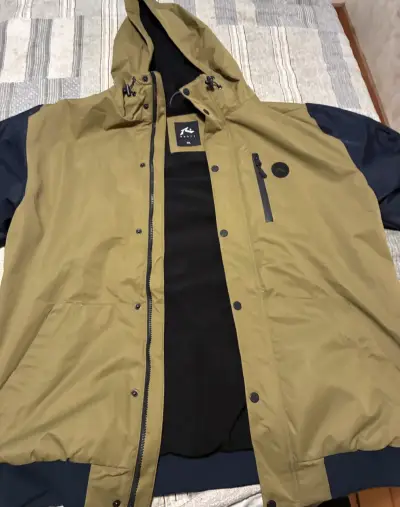 Chaqueta Rusty impermeable con capucha bicolor - miniatura 3