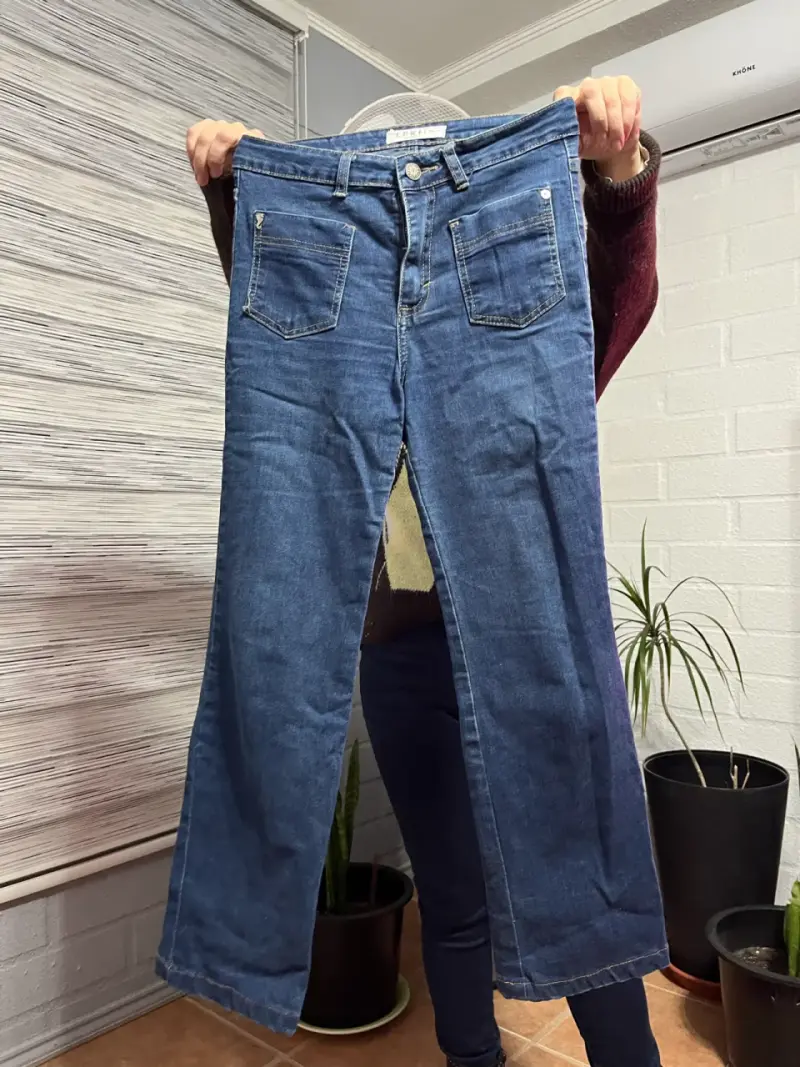 Jeans azules de mezclilla para mujer