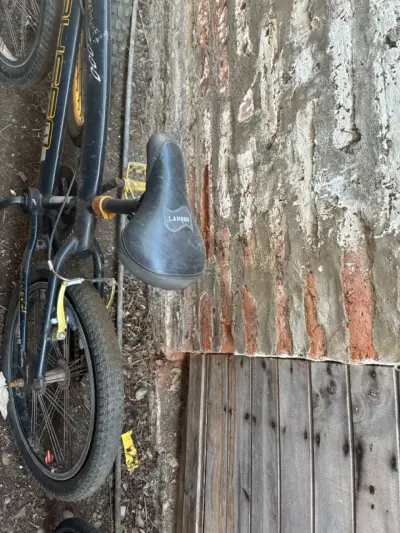 Bicicleta Lahsen BMX negra usada - miniatura 1