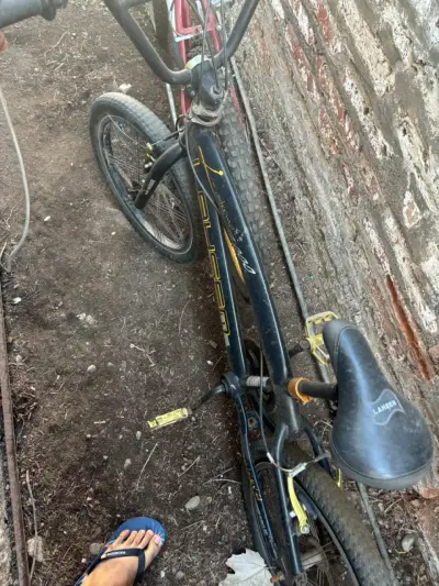 Bicicleta Lahsen BMX negra usada - miniatura 2