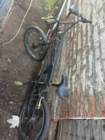 Bicicleta Lahsen BMX negra usada - miniatura 3