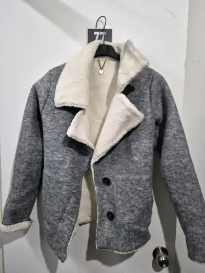 Chaqueta de lana gris con forro polar - miniatura 2