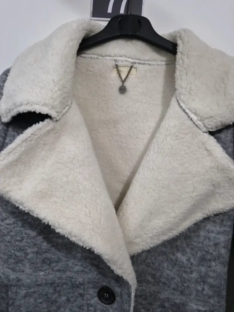 Chaqueta de lana gris con forro polar - 4