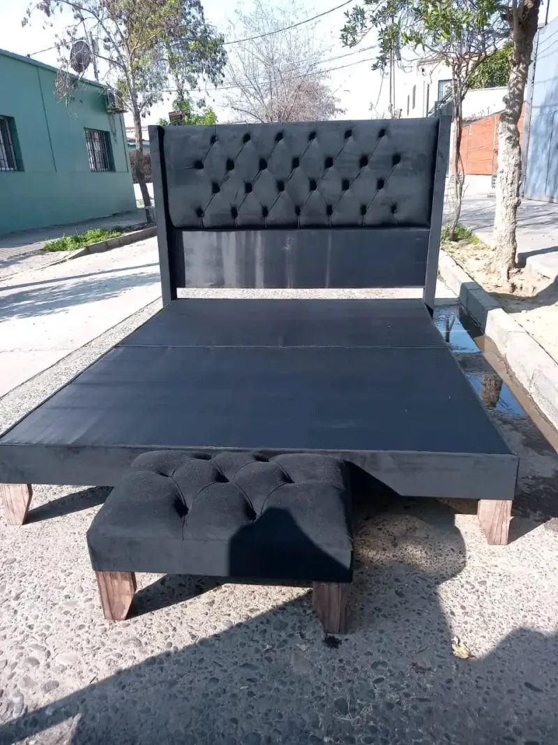 Cama matrimonial tapizada gris con cabecera - 2