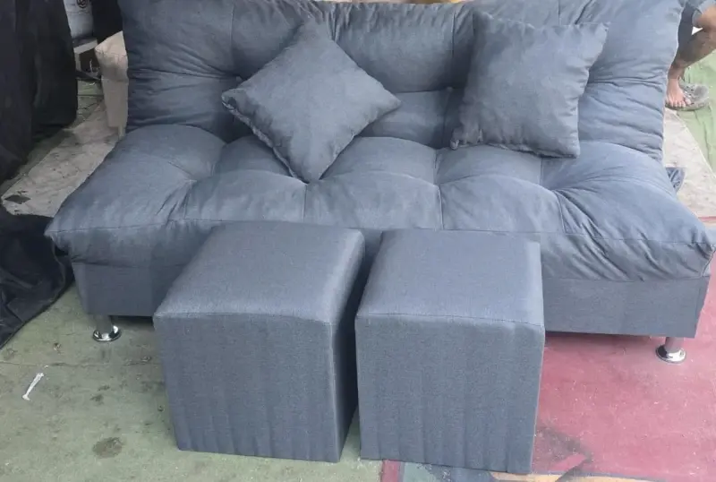 Cama matrimonial tapizada gris con cabecera - 4