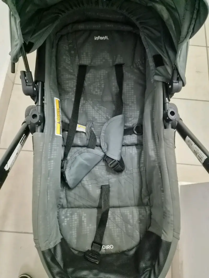 Coche giro 360 con huevito , adaptador auto y cuna - 4