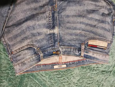 Jeans de mezclilla con bolsillo decorativo - miniatura 2