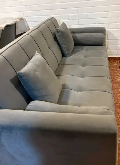 Sofá tipo Futon Gris de tres plazas - Seminuevo - miniatura 4