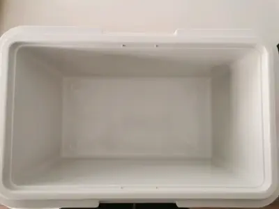 Cooler térmico Ésika 8 litros rojo - miniatura 3