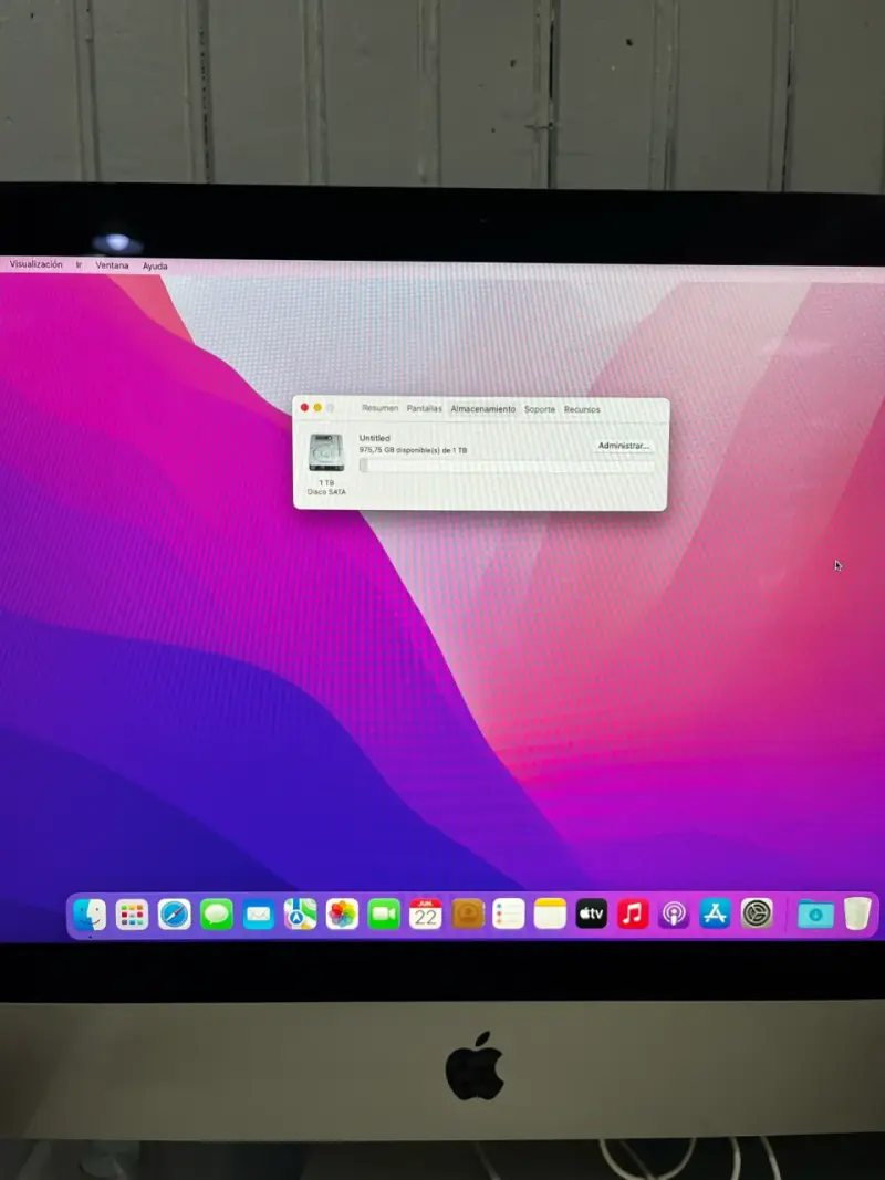 iMac Monterey con teclado y mouse - 3