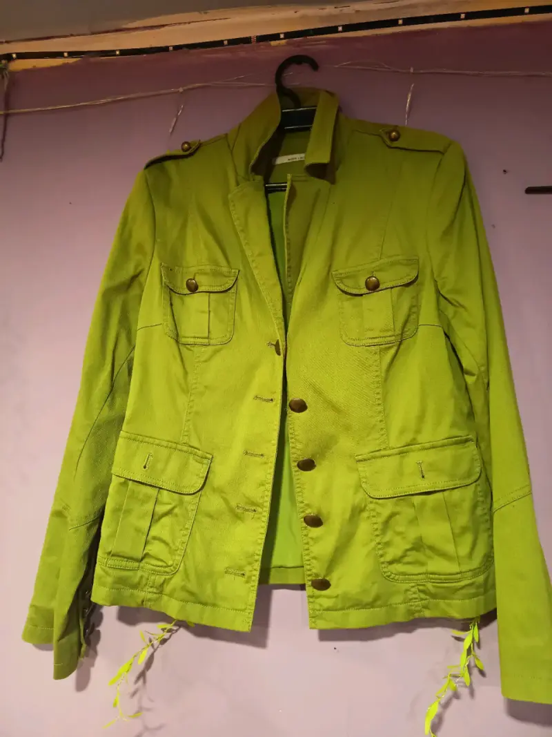 Chaqueta verde militar con bolsillos