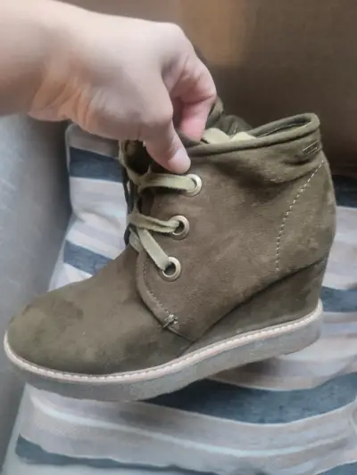 Botines de gamuza verde oliva con plataforma - miniatura 1