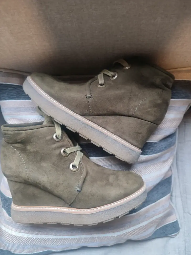 Botines de gamuza verde oliva con plataforma - 2