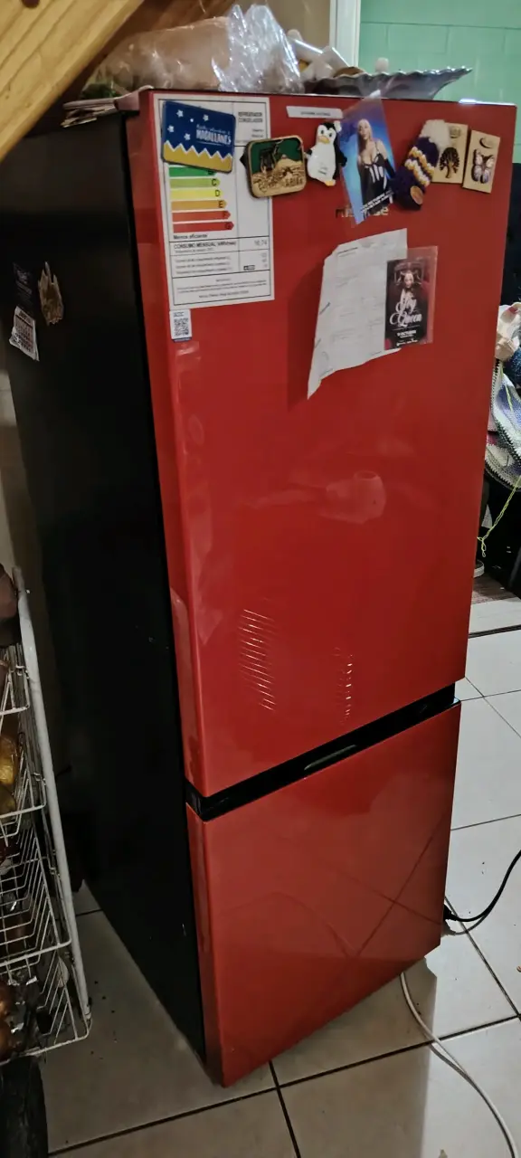 Refrigerador Hisense A+ eficiente - 2