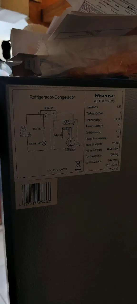 Refrigerador Hisense A+ eficiente - 6