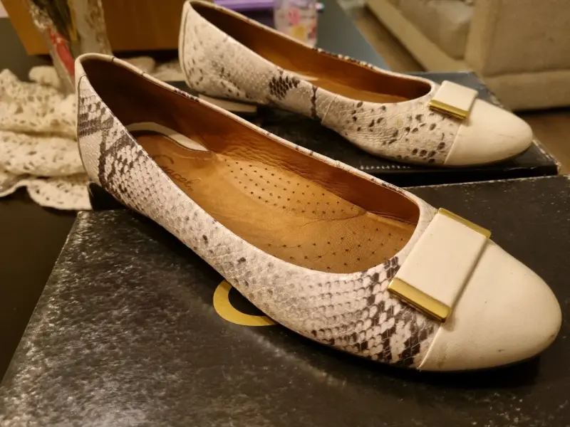 Zapatos planos de cuero con diseño de serpiente - 2