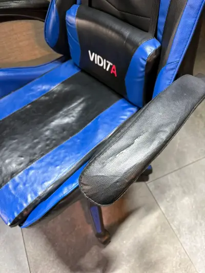 Silla gamer Vidita azul y negra - miniatura 2